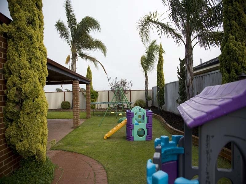 9 Danja Rise, Hocking WA 6065