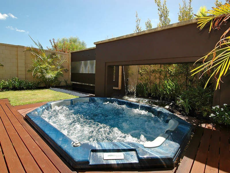 2 Locarno Close, Stirling WA 6021