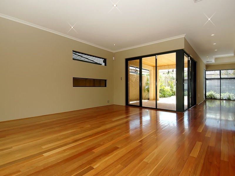 2 Locarno Close, Stirling WA 6021