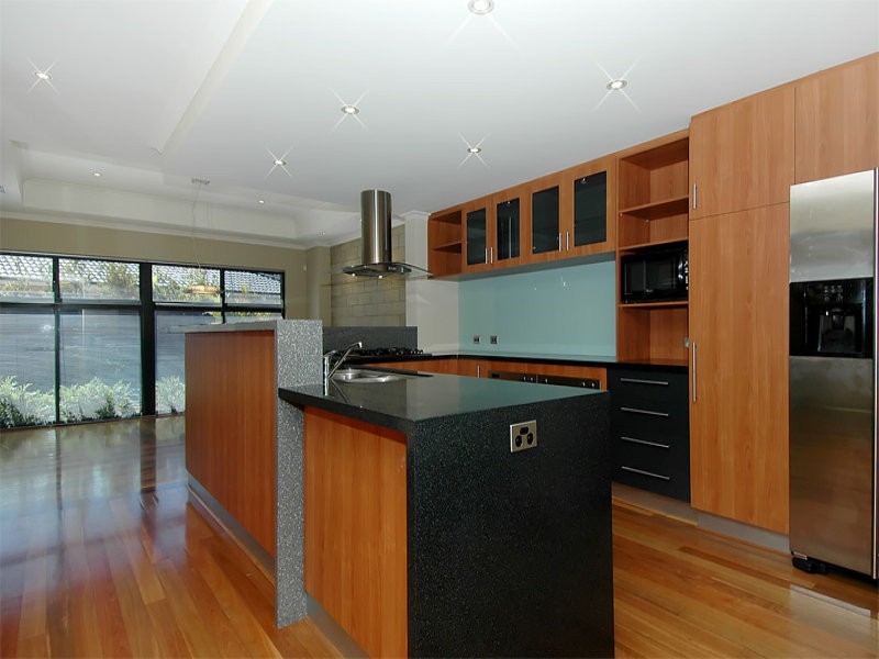 2 Locarno Close, Stirling WA 6021