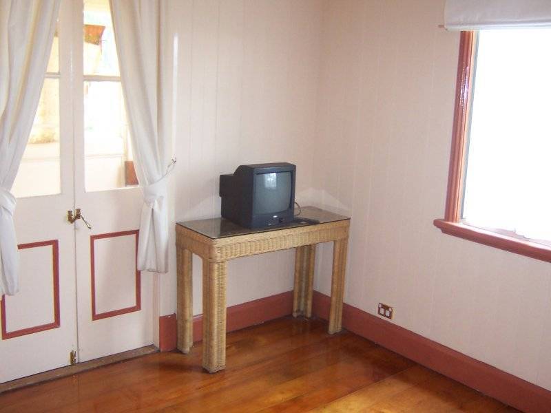 19 Neville Street, Kangaroo Point QLD 4169