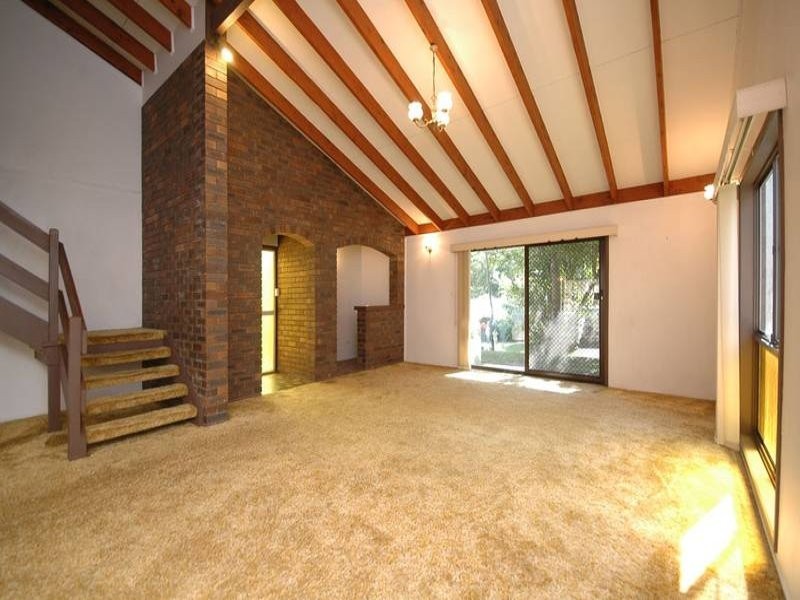 18 Lant Street, Chapel Hill QLD 4069