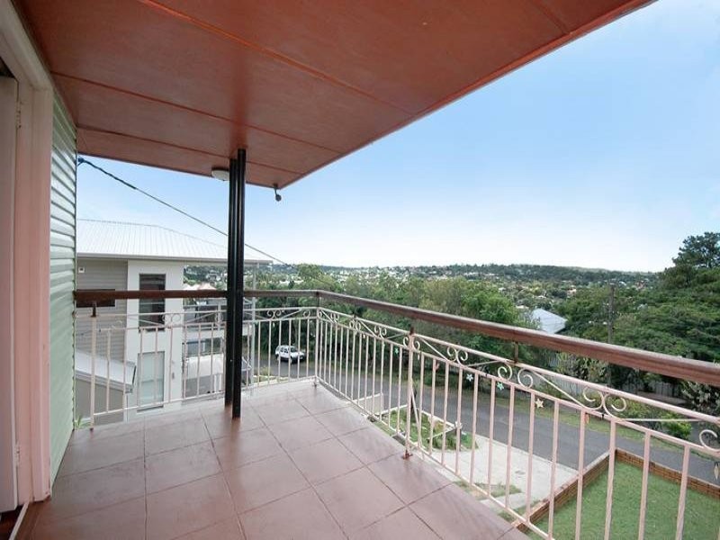 19 Castle Hill Street, Holland Park West QLD 4121