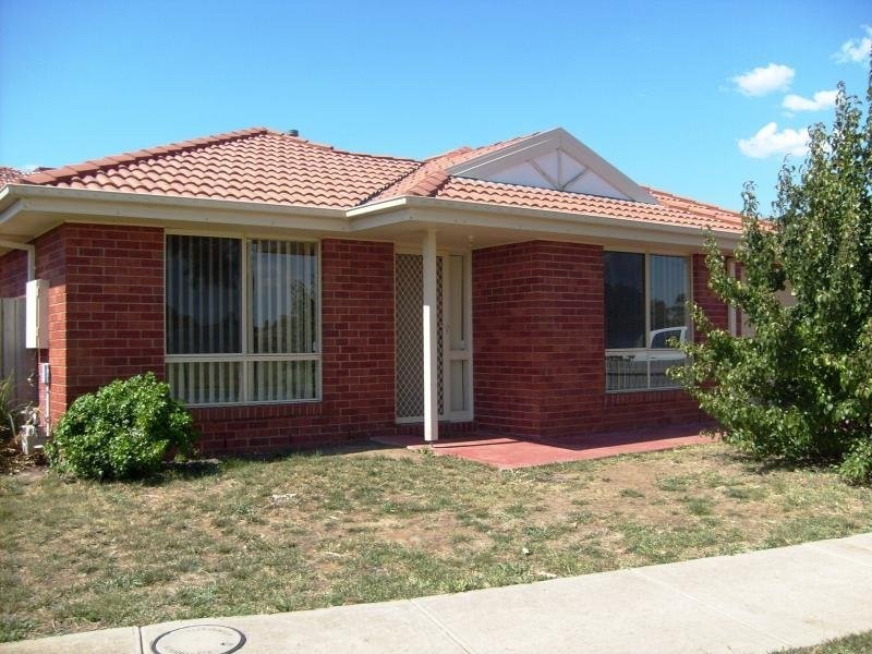 8 Serenity Way, South Morang VIC 3752