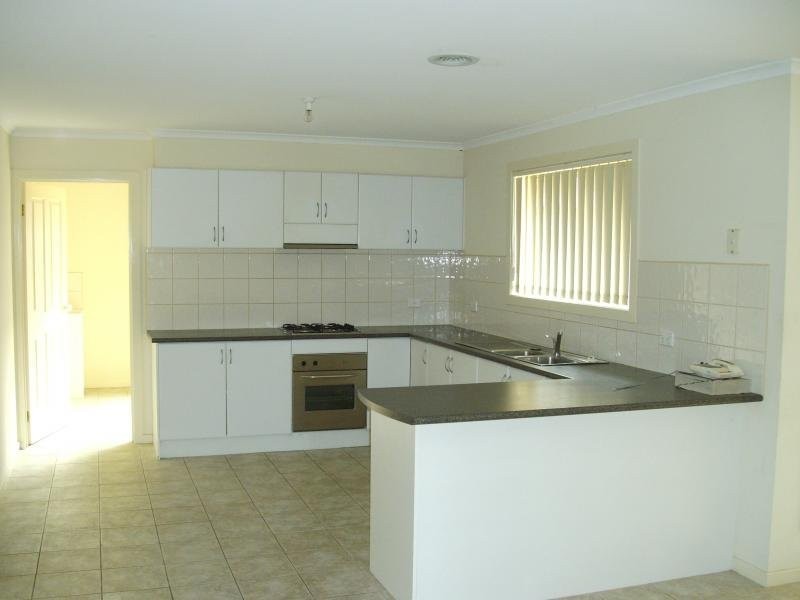 8 Serenity Way, South Morang VIC 3752