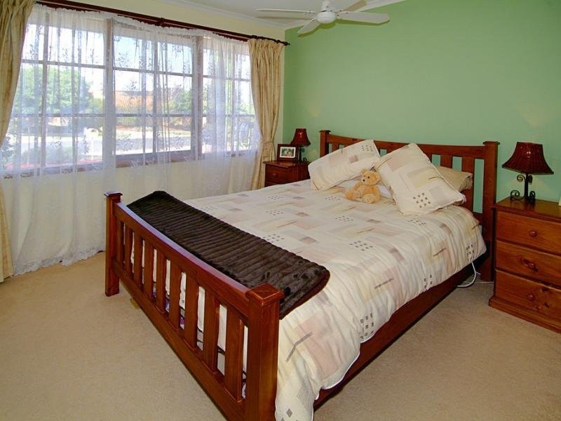 5 Royston Close, Mill Park VIC 3082