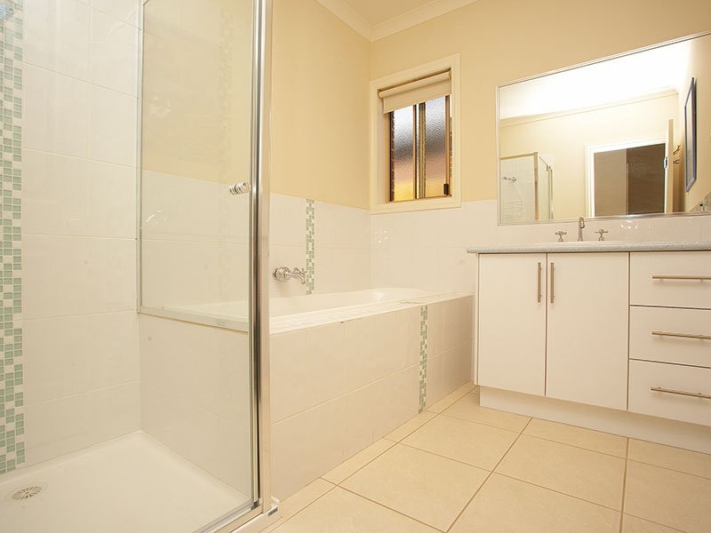 29 Carinya Crescent, South Morang VIC 3752