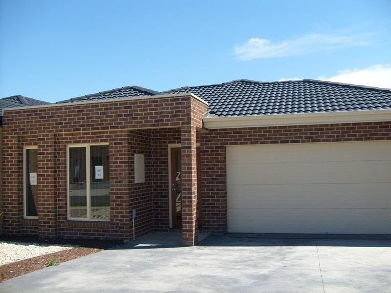 4 Dolphin Drive, South Morang VIC 3752