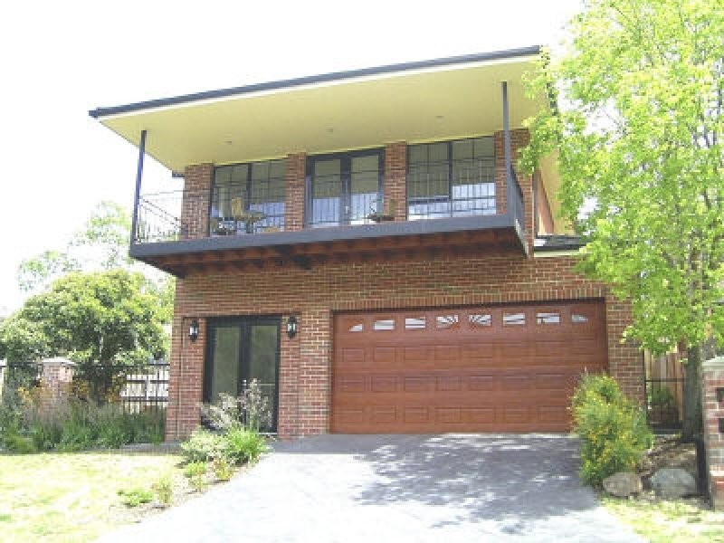 8 Orr Lane, Montmorency VIC 3094
