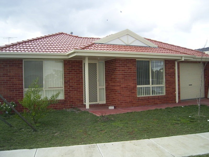 8 Serenity Way, South Morang VIC 3752