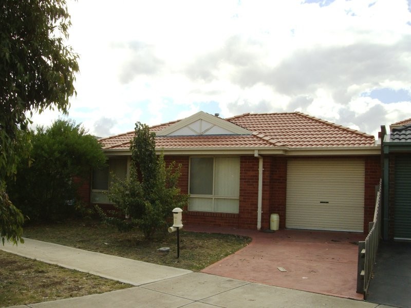 8 Serenity Way, South Morang VIC 3752