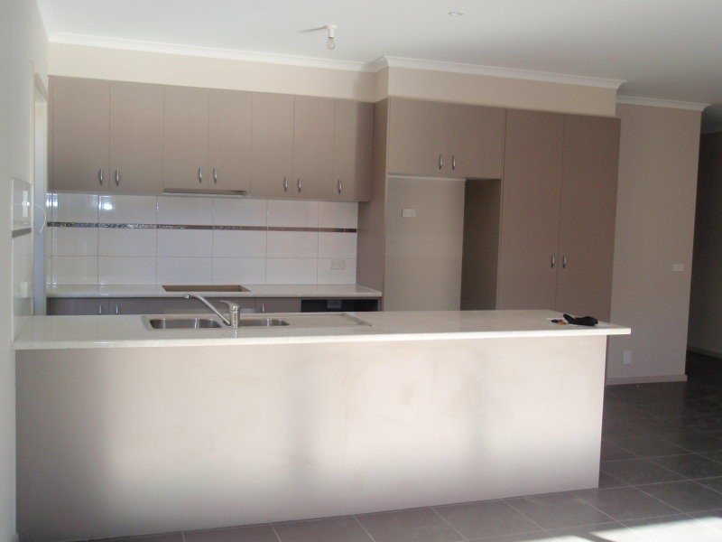 4 Gunghalin Drive, Doreen VIC 3754