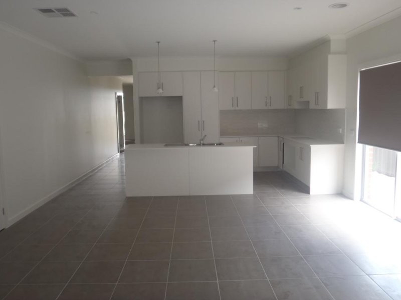 30 Donnelly Circuit, South Morang VIC 3752