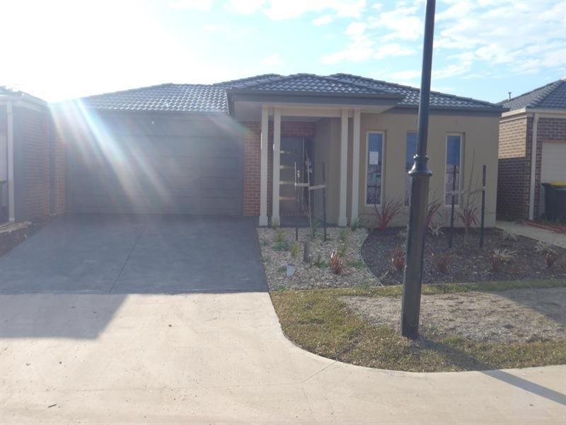 8 Dorset Walk, Mernda VIC 3754