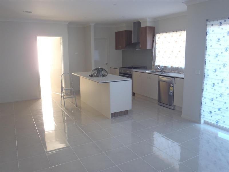 8 Dorset Walk, Mernda VIC 3754