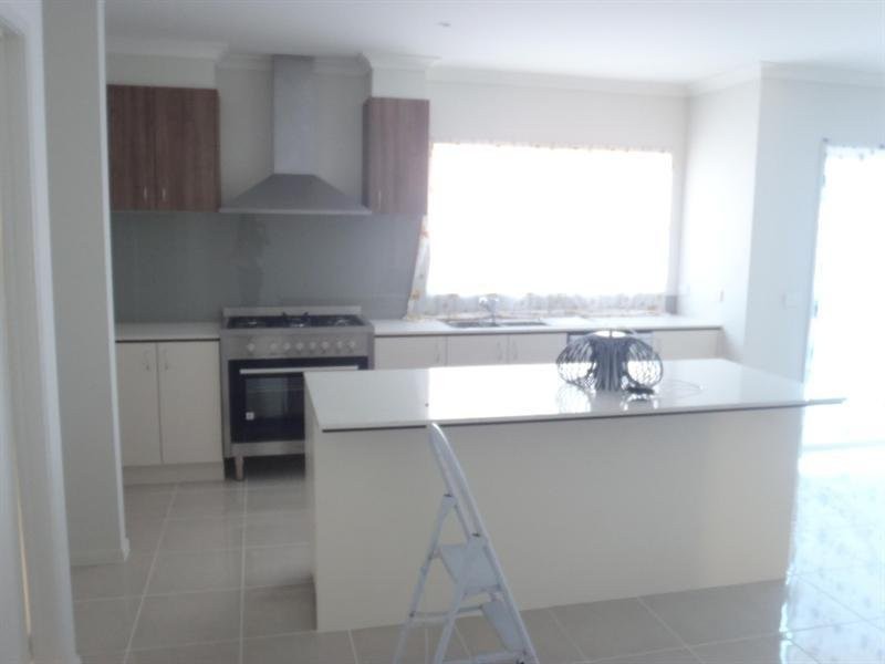 8 Dorset Walk, Mernda VIC 3754