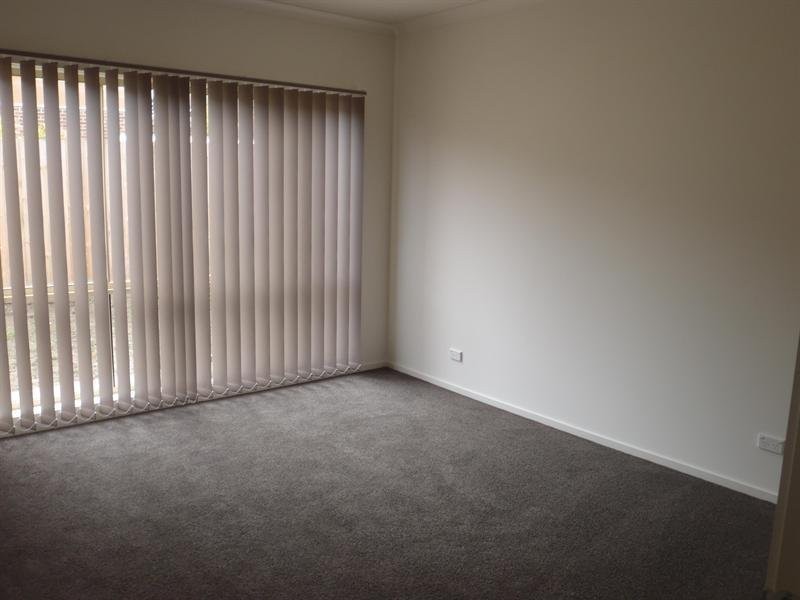 4 Dolphin Drive, South Morang VIC 3752
