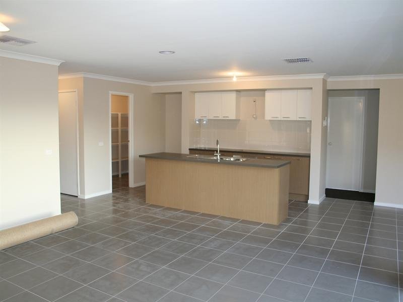 12 Port Road, Doreen VIC 3754