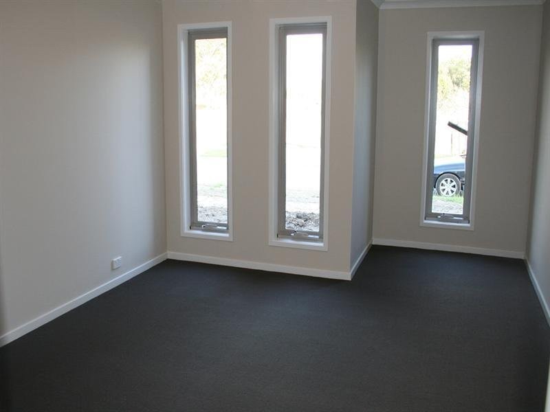 12 Port Road, Doreen VIC 3754