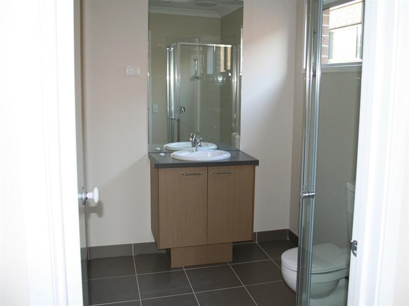 12 Port Road, Doreen VIC 3754