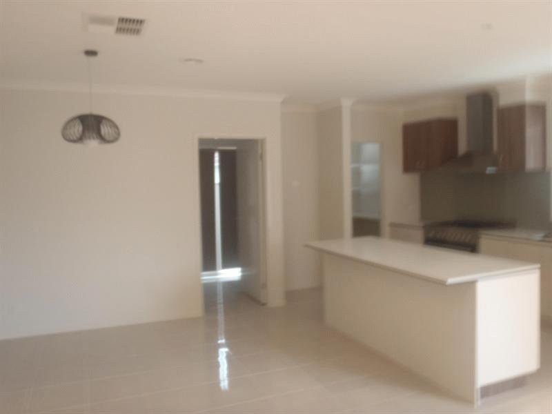 8 Dorset Walk, Mernda VIC 3754