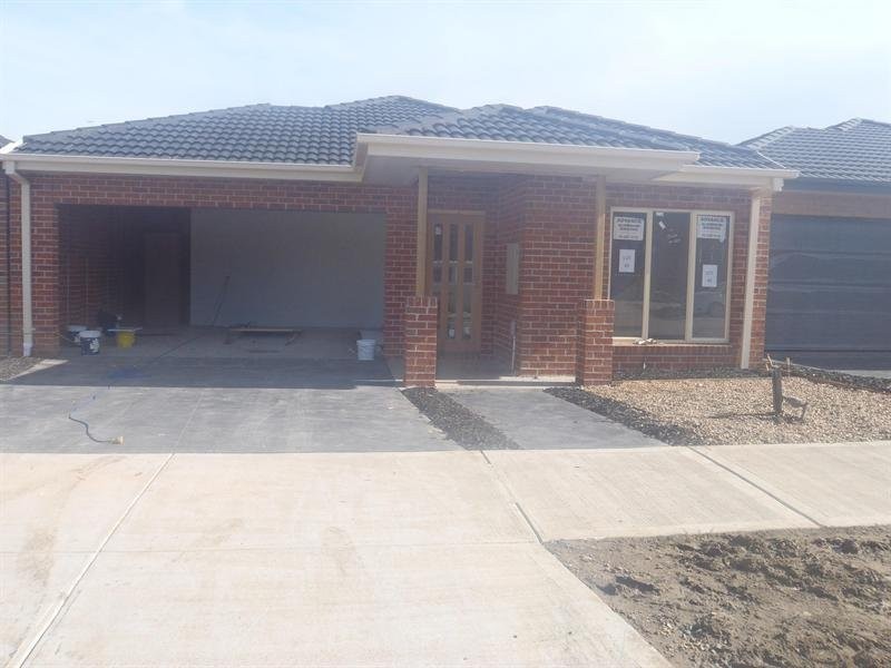 14 Dolphin Drive, South Morang VIC 3752