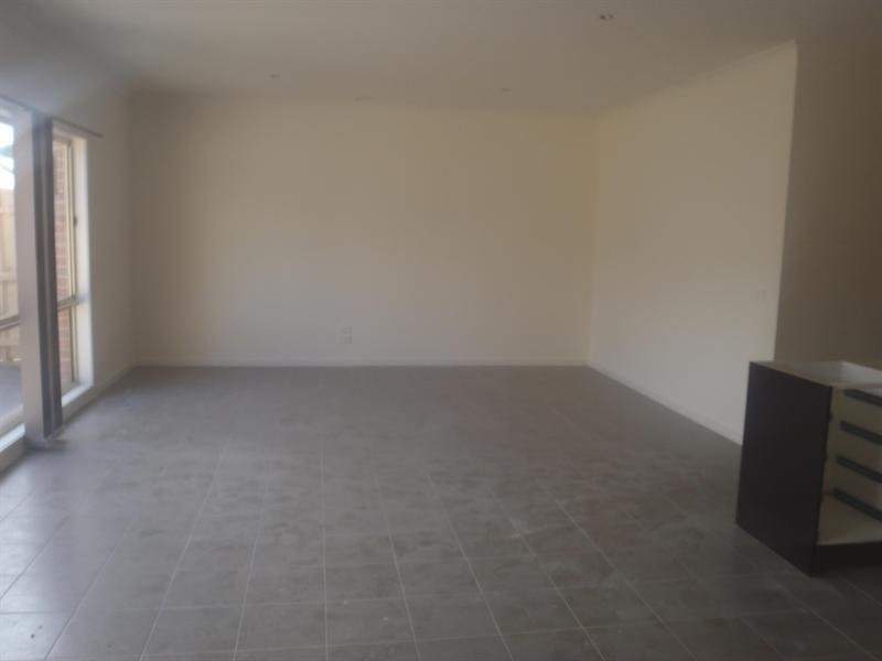 14 Dolphin Drive, South Morang VIC 3752