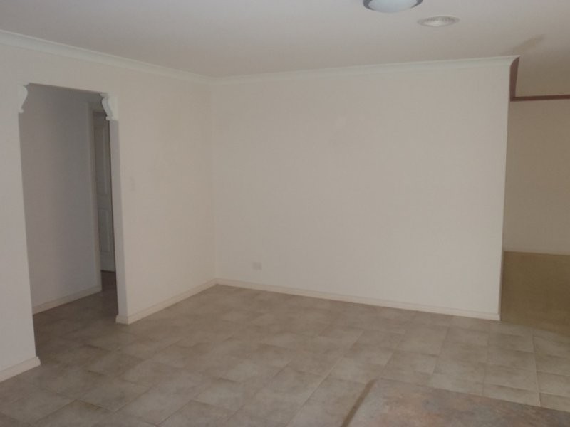 31 Doreen Rogen Way, South Morang VIC 3752