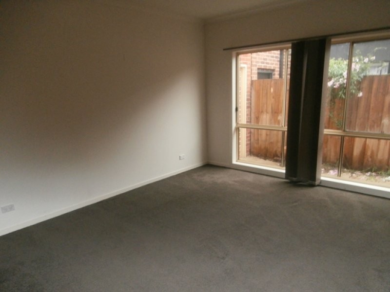 14 Dolphin Drive, South Morang VIC 3752