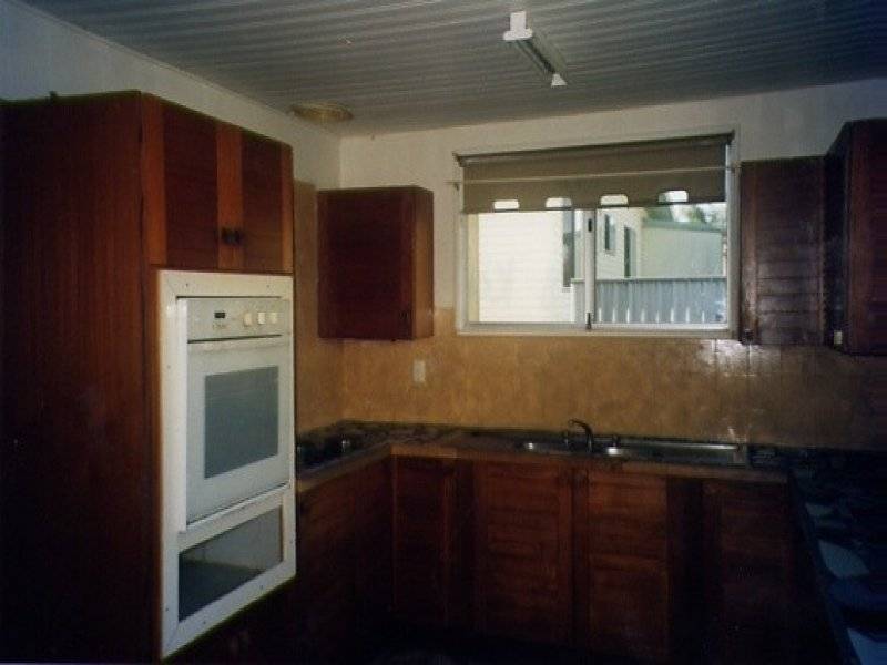 18 Kathleen Ave, Southport QLD 4215