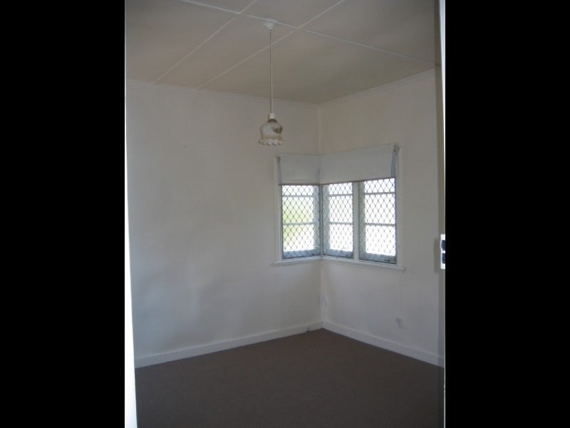 18 Echlin St, Labrador QLD 4215