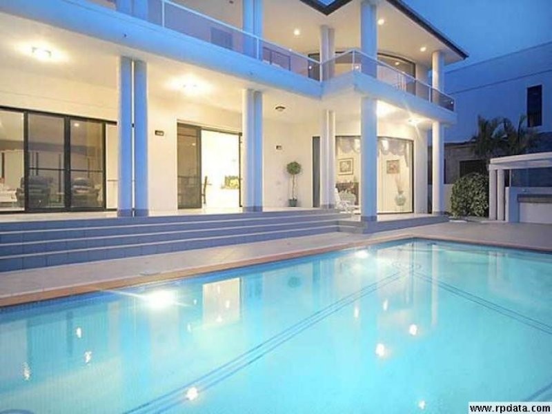 42 Brittanic Cres, Sovereign Islands QLD 4216