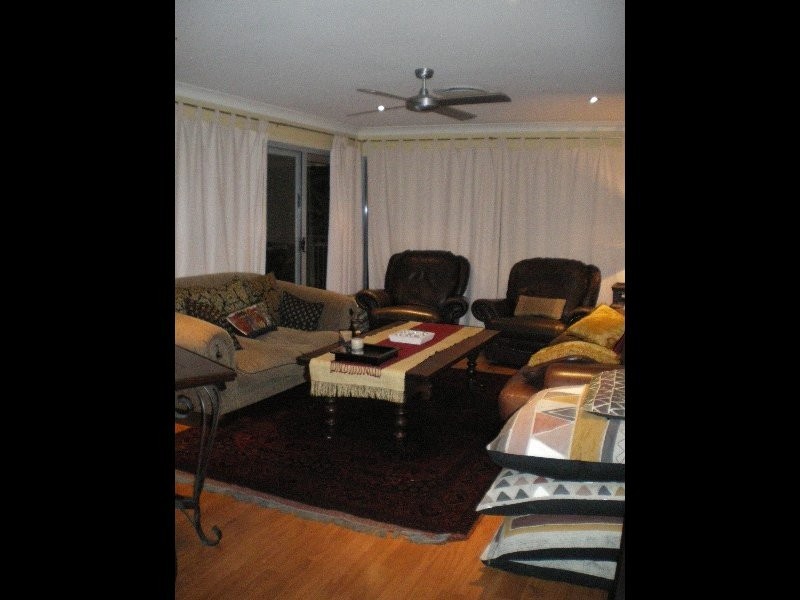 43 Nottinghill Gate Dr, Arundel QLD 4214