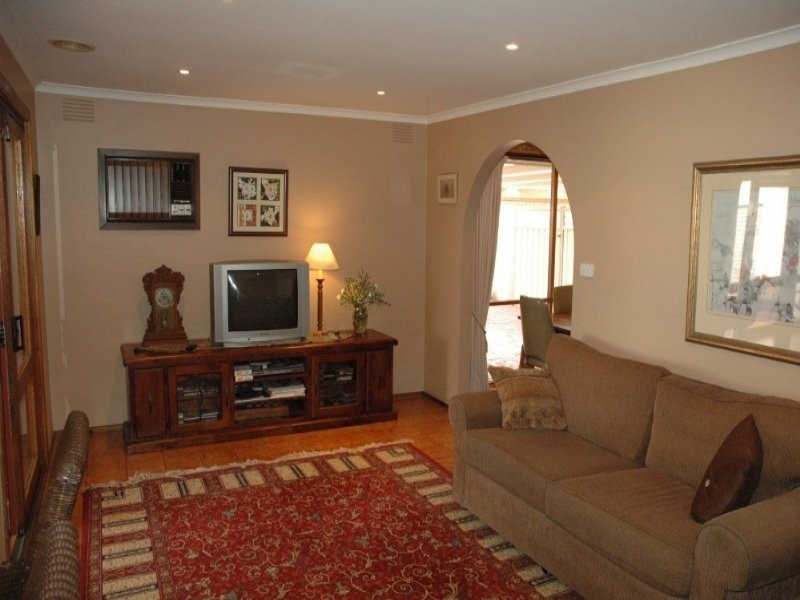 24 Holloway Close, Sunbury VIC 3429