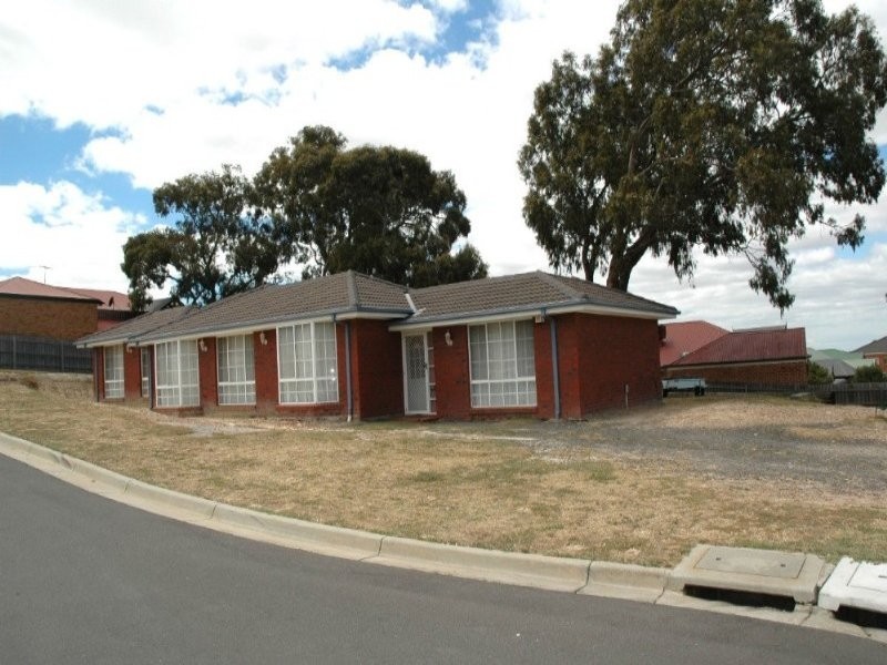 90 Stewarts Lane, Sunbury VIC 3429