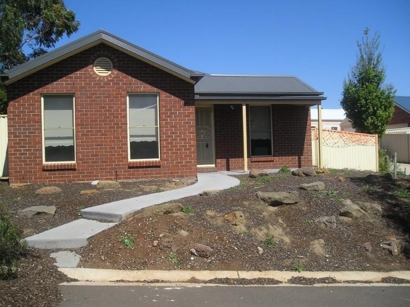 8 Hilltop Court, Sunbury VIC 3429