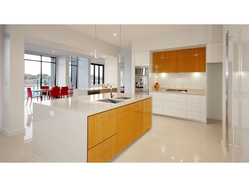 5059 Emerald Island Drive, Carrara QLD 4211