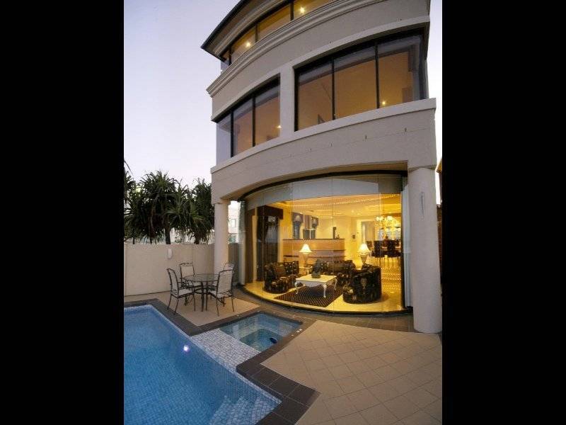 31 Hedges Avenue, Mermaid Beach QLD 4218