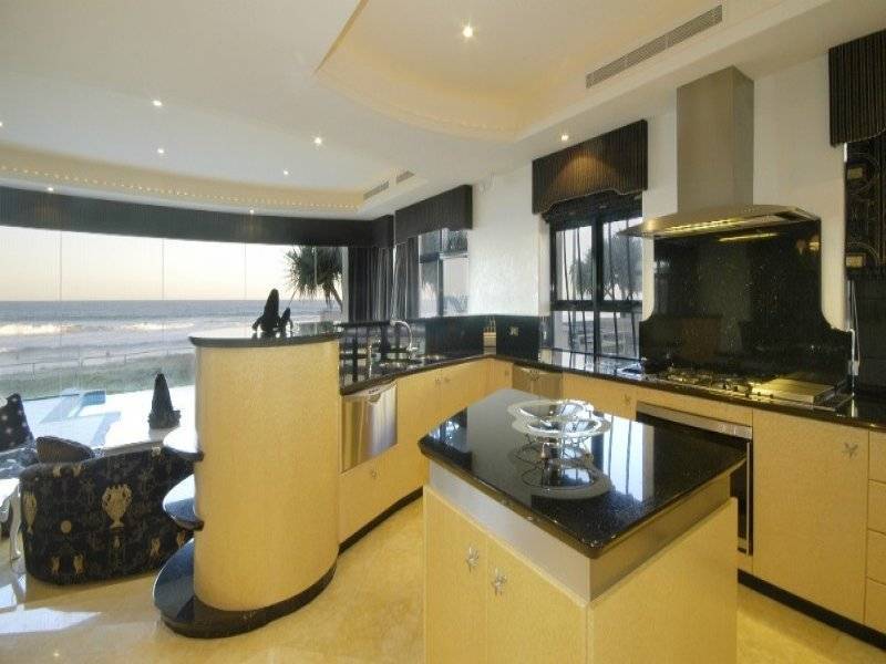 31 Hedges Avenue, Mermaid Beach QLD 4218