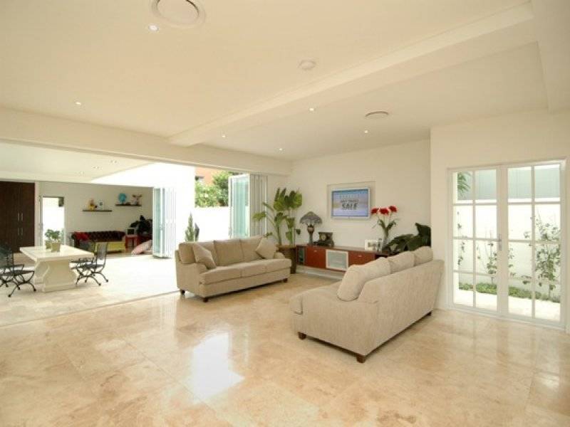 27 Ocean Street, Mermaid Beach QLD 4218