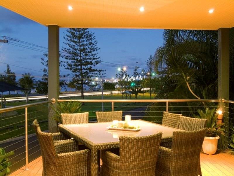 27 Rankin Parade, Main Beach QLD 4217