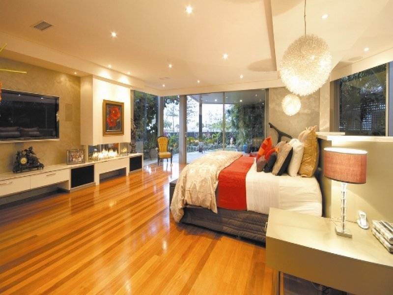 27 Rankin Parade, Main Beach QLD 4217