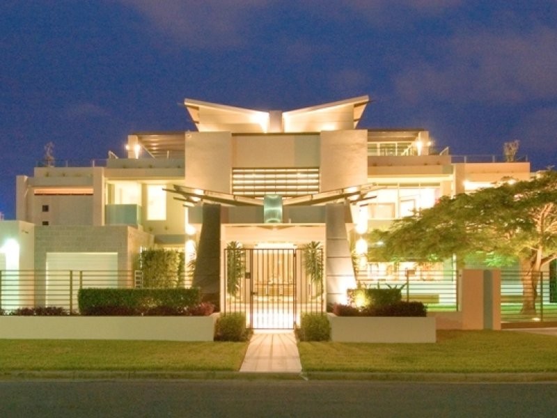 122 Commodore Drive, Paradise Waters QLD 4217