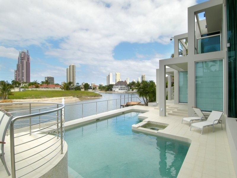 122 Commodore Drive, Paradise Waters QLD 4217