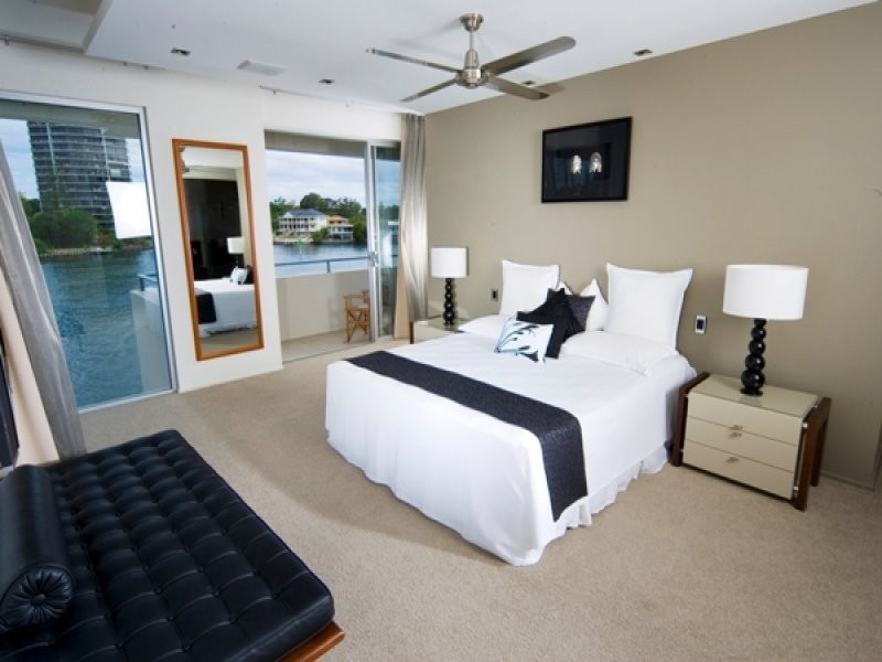 72 Amalfi Drive, Isle Of Capri QLD 4217