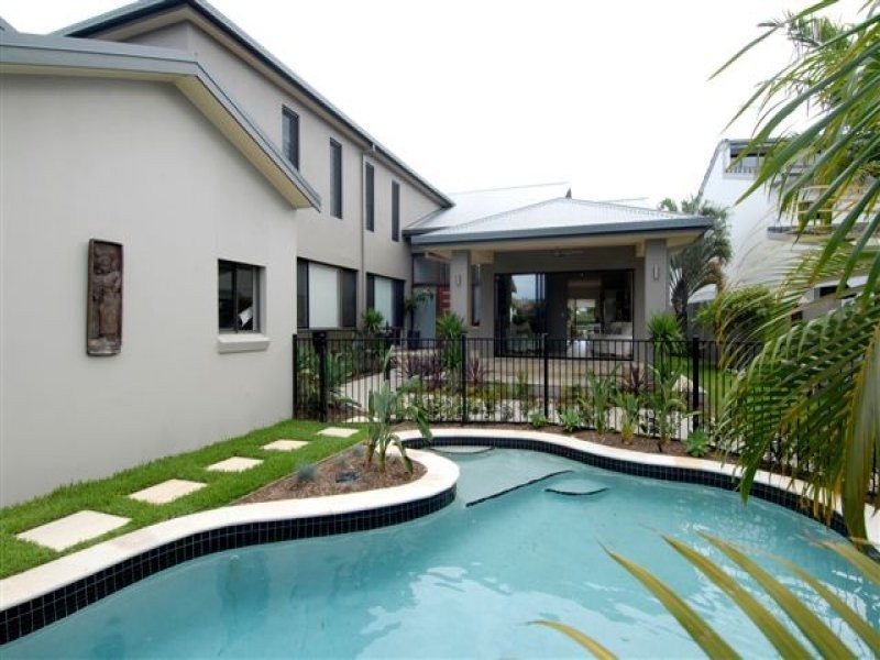 16 Blair Athol Crescent, Sorrento QLD 4217