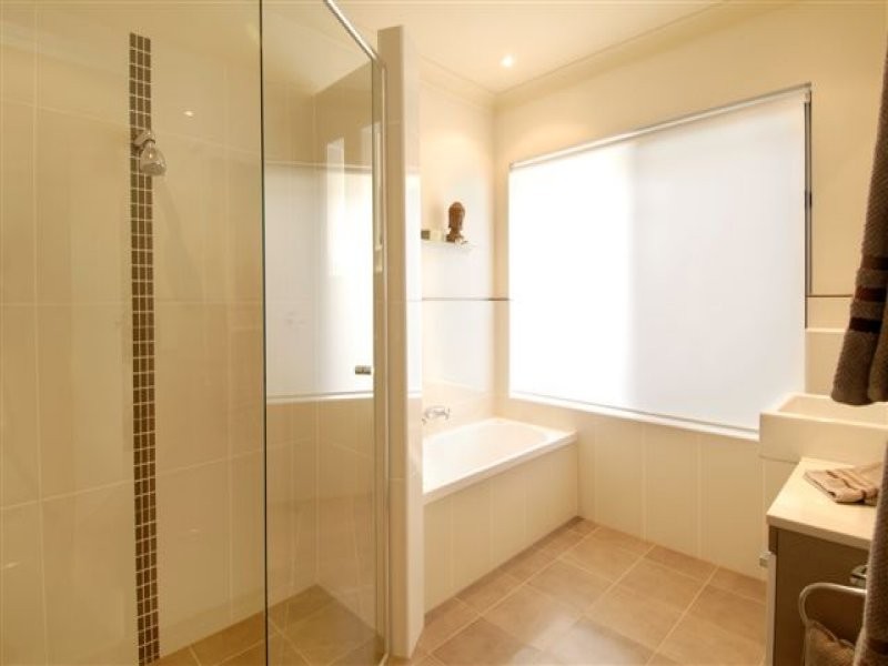 16 Blair Athol Crescent, Sorrento QLD 4217