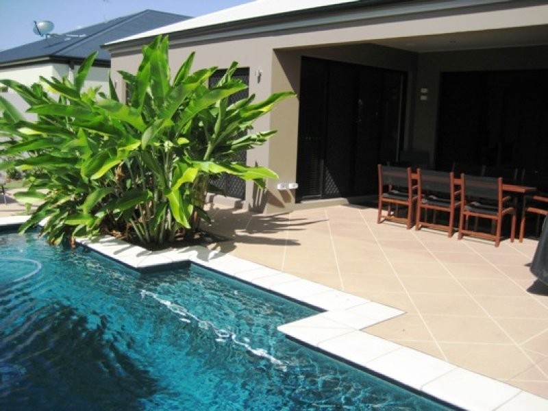 8 Waterview Crescent, Sorrento QLD 4217