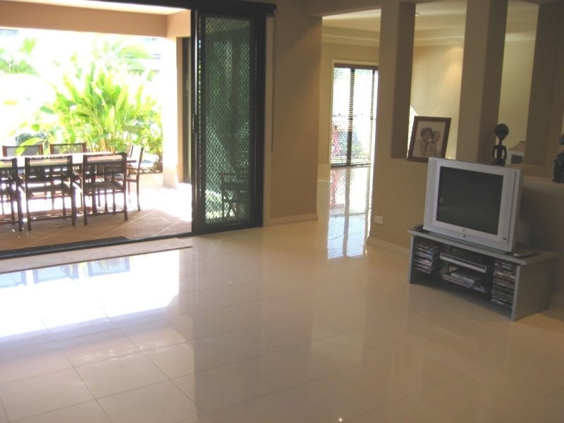 8 Waterview Crescent, Sorrento QLD 4217