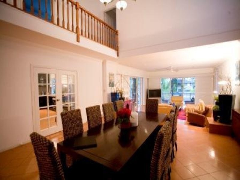 21 Mcilwain Drive, Mermaid Waters QLD 4218
